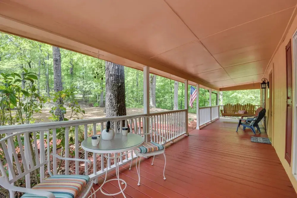 The Lake Place Cabin w/ Golf Cart & Free Kayaks!