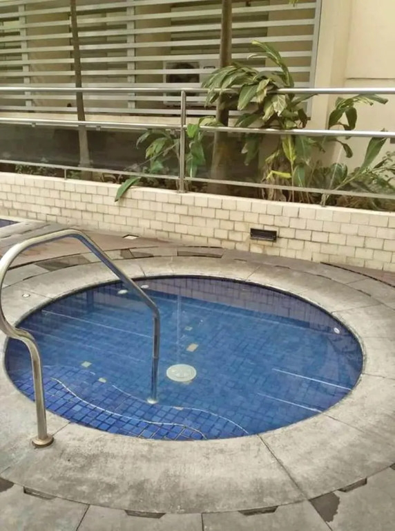 Henrys Newport Deluxe Condotel