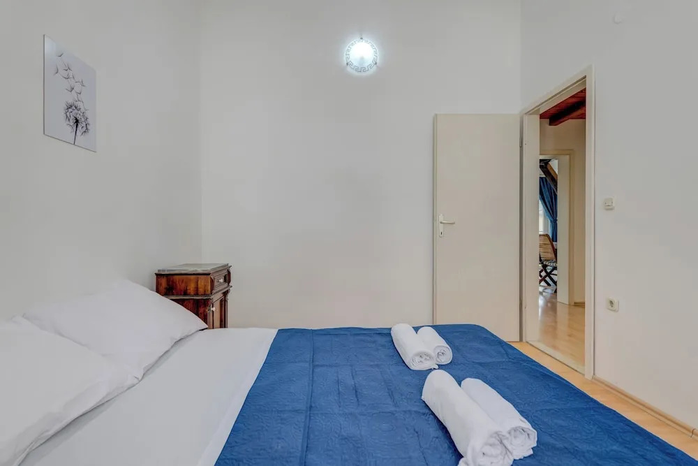 Spacious Apartment w Three Balconies and Parking