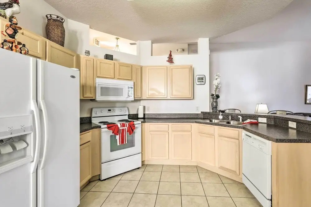 Family-friendly Escape w/ Smart TVs & Themed Rooms