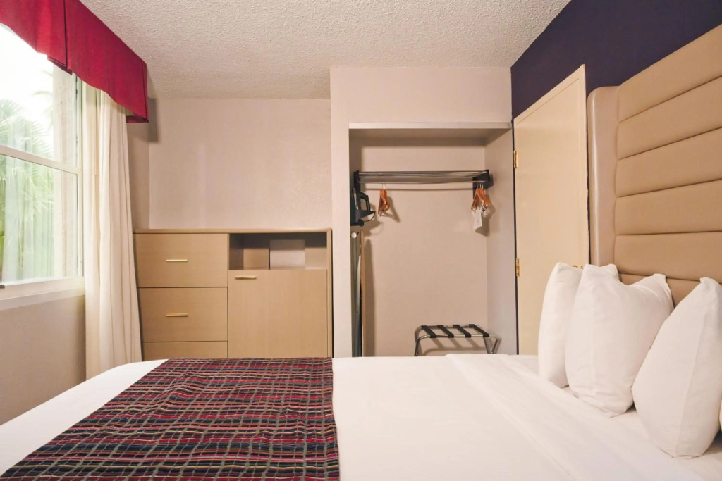 The Palms Inn & Suites Miami, Kendall, FL