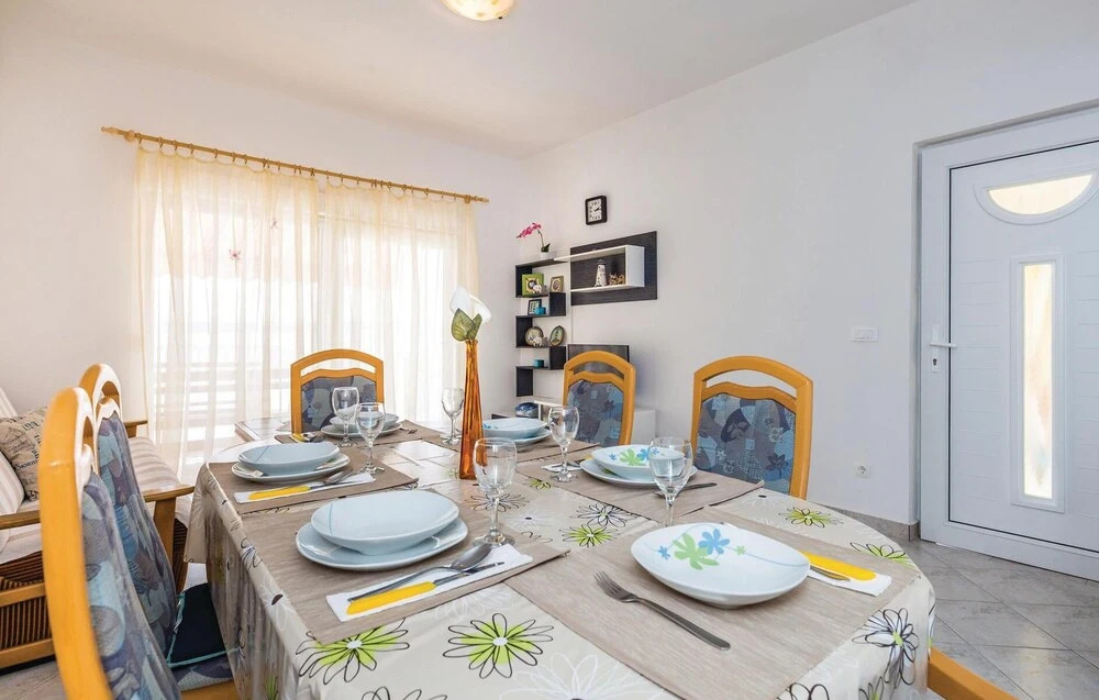 Beautiful Apartment in Lukovo Sugarje With 2 Bedrooms