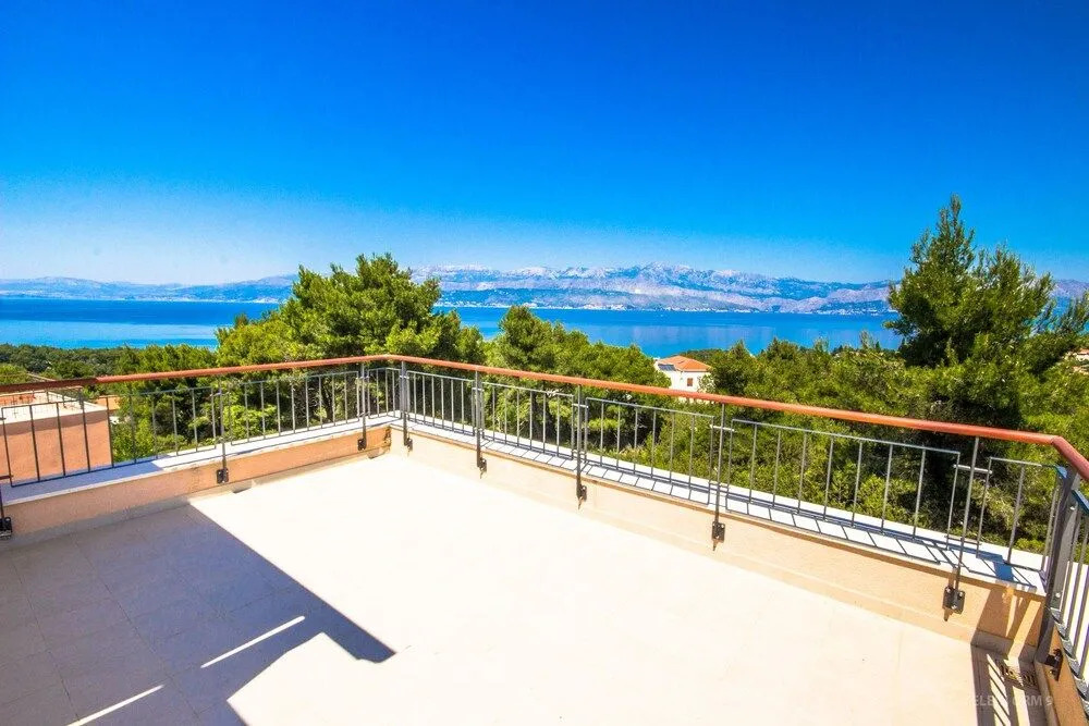 Villa Oleander by Domus Mirus - Rooftop Cinema & Pool & 6min Walk to Beach