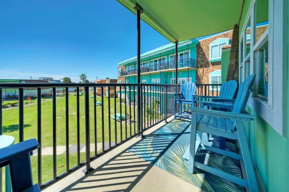 2BR Condo w/ Gulf Views, 2 Pools, Courts Blue Water Bliss by Avantstay