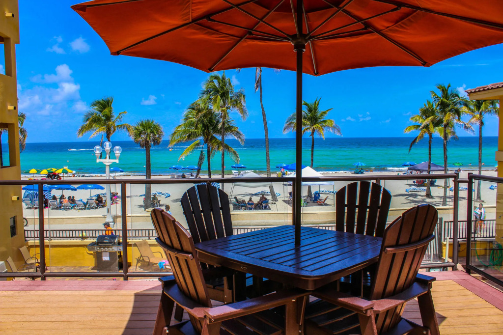 Hollywood Sands Resort