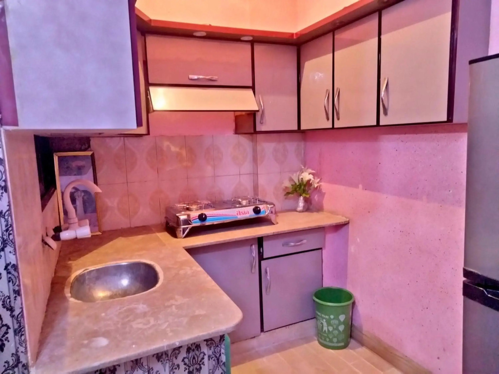 Entire Furnished Two bedrooms Apartment Ground Floor with kitchen