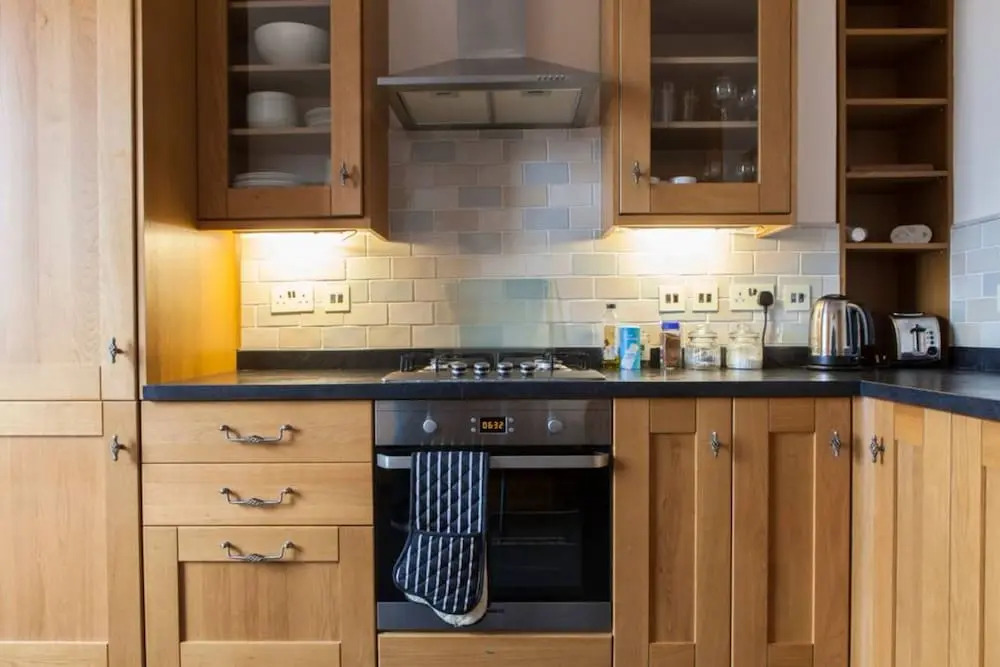 2 Bedroom Flat With Free Parking Nearby Accommodates 6