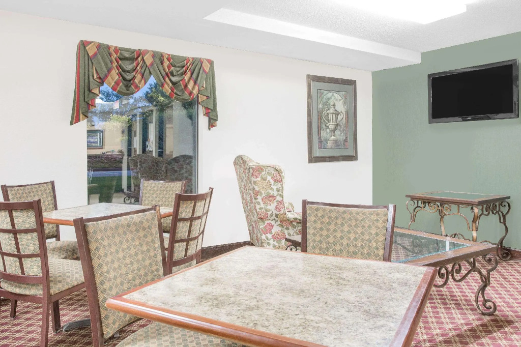 Gray Inn & Suites