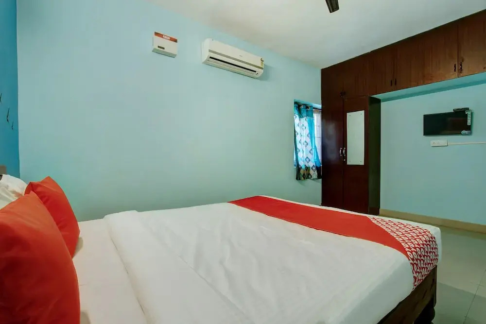OYO 24540 Veera Amohaa Service Apartments