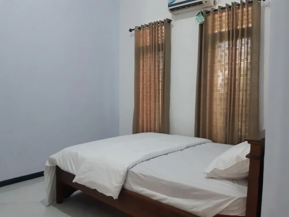 Oyo 2459 Godong Family House