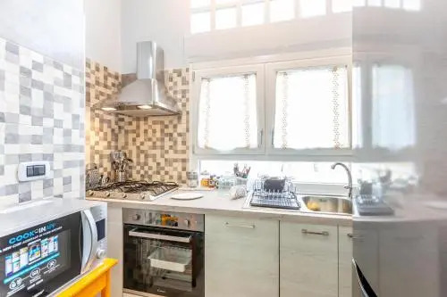 Hostly - Art And Color Rome Midtown - 3Br 2Ba