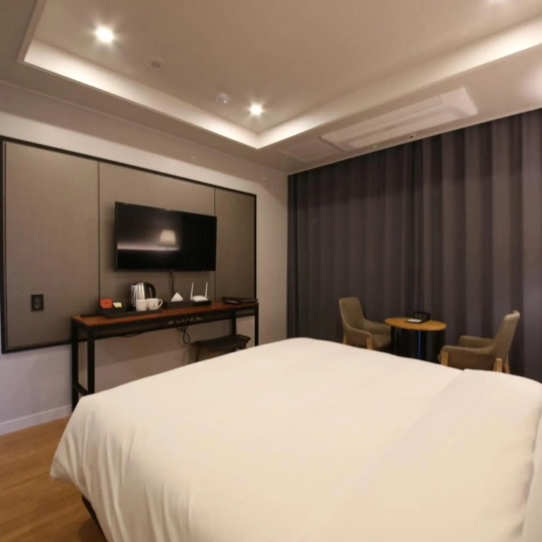 The Mains Hotel