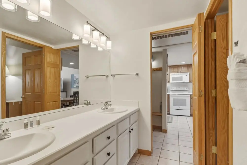 She305 Summit House East 1 Bedroom Condo