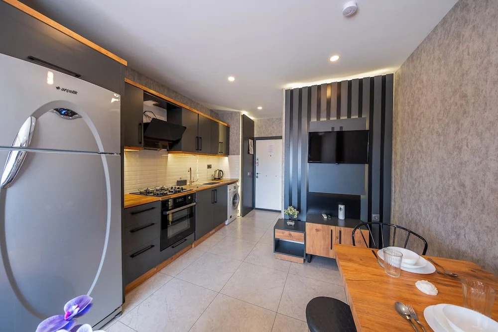 Mrt Suites Lara
