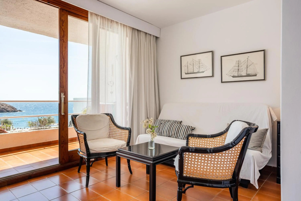 Sea view Balcony apartment