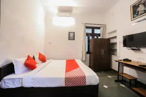 Royal Stay by OYO Rooms