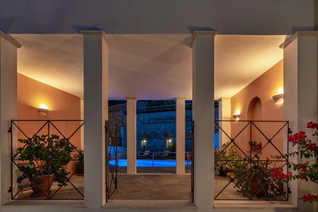 Regginas Apartments