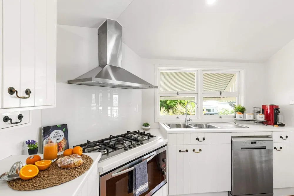 Family Home in Balmoral - Family Stays