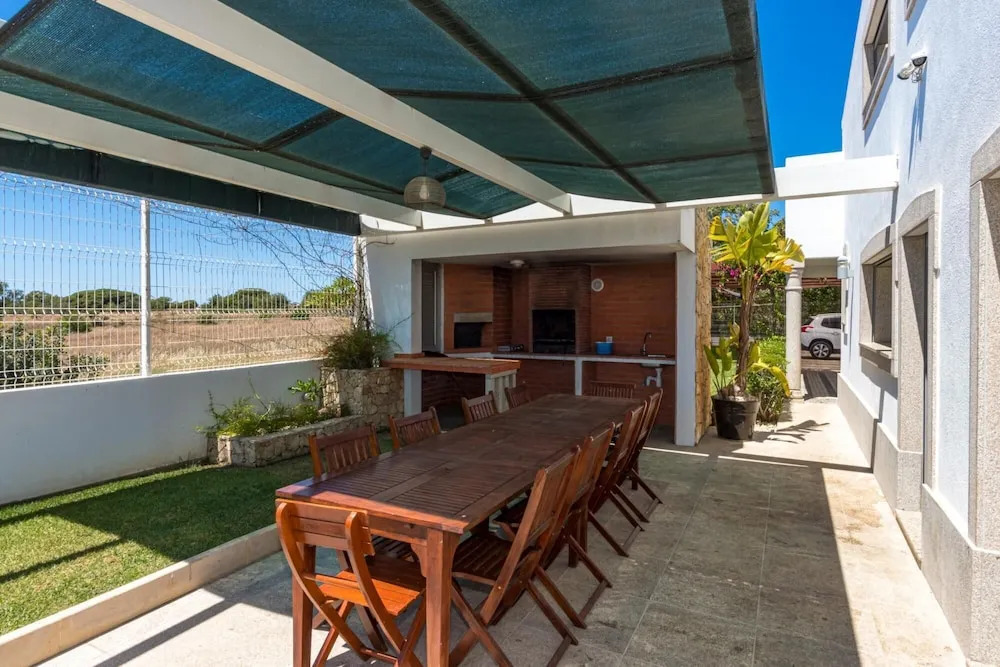 Maria in Albufeira With 6 Bedrooms and 5 Bathrooms