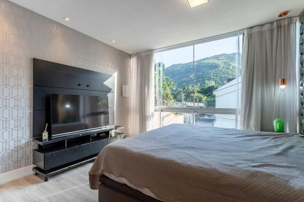 Casa Climatizada com Hidromassagem em Jacarepagu