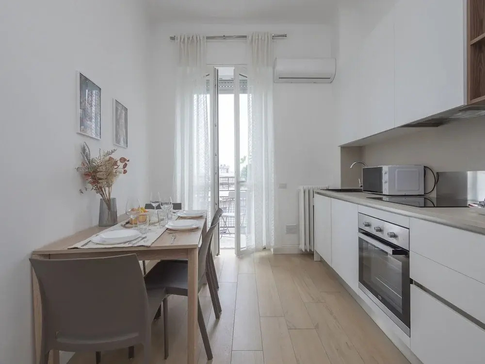 Spinoza - Modern 1 br With Balcony Steps From Piola