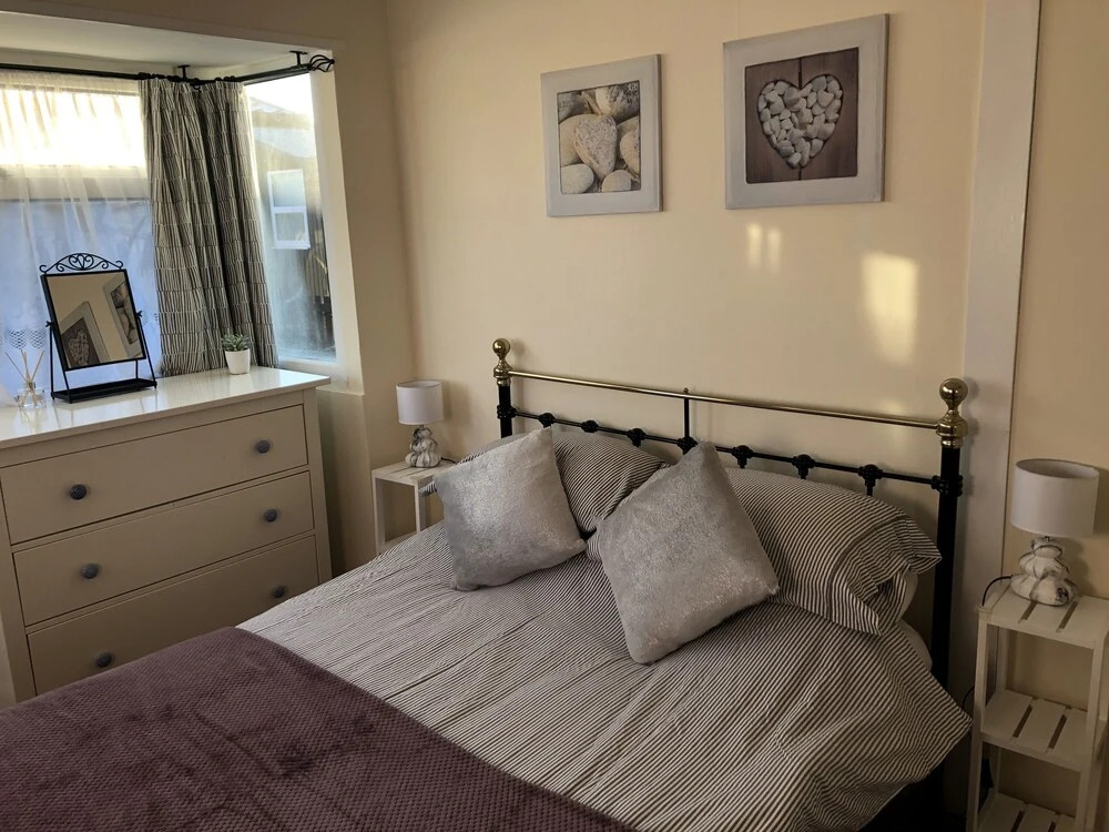 Pebbles 144 South Shore 2 bed chalet 2 dog friendly, sleeps 4