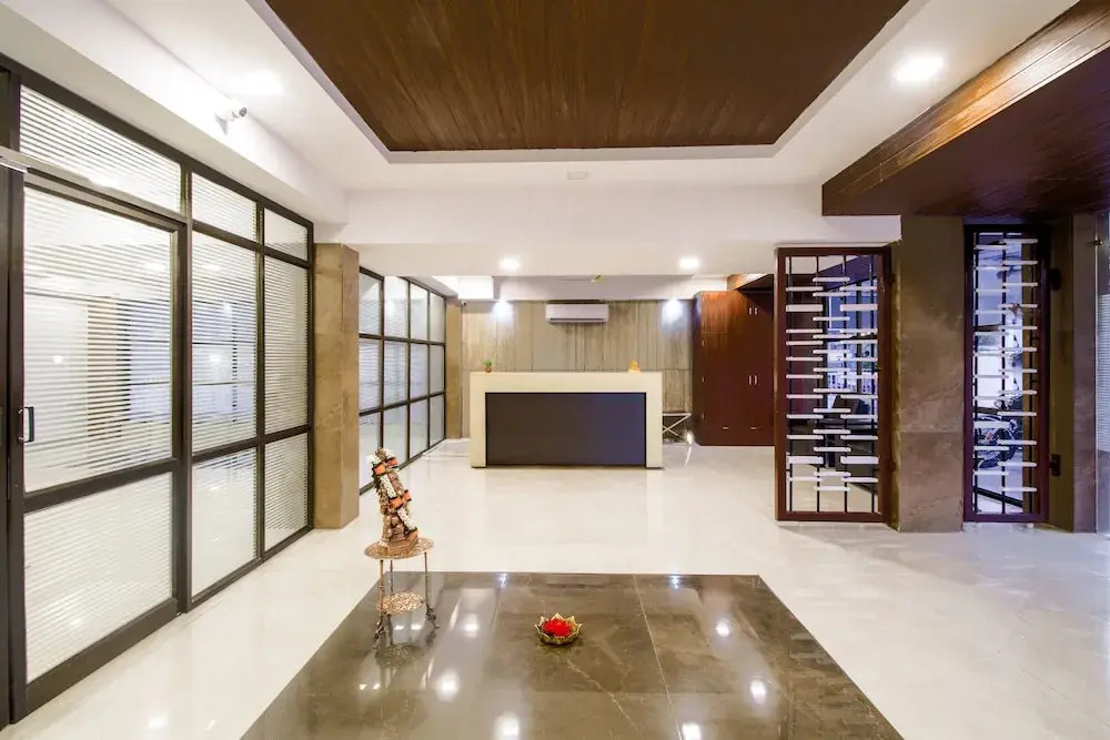 Monday Hotels Swarnas The Capital