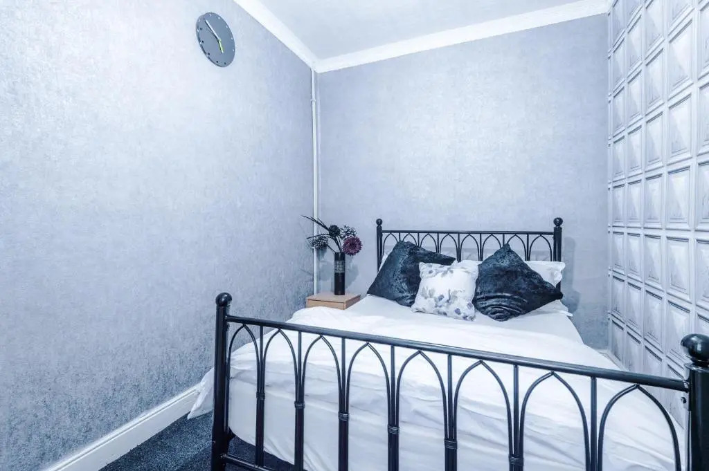 Stunning Three Bed House in Bradford