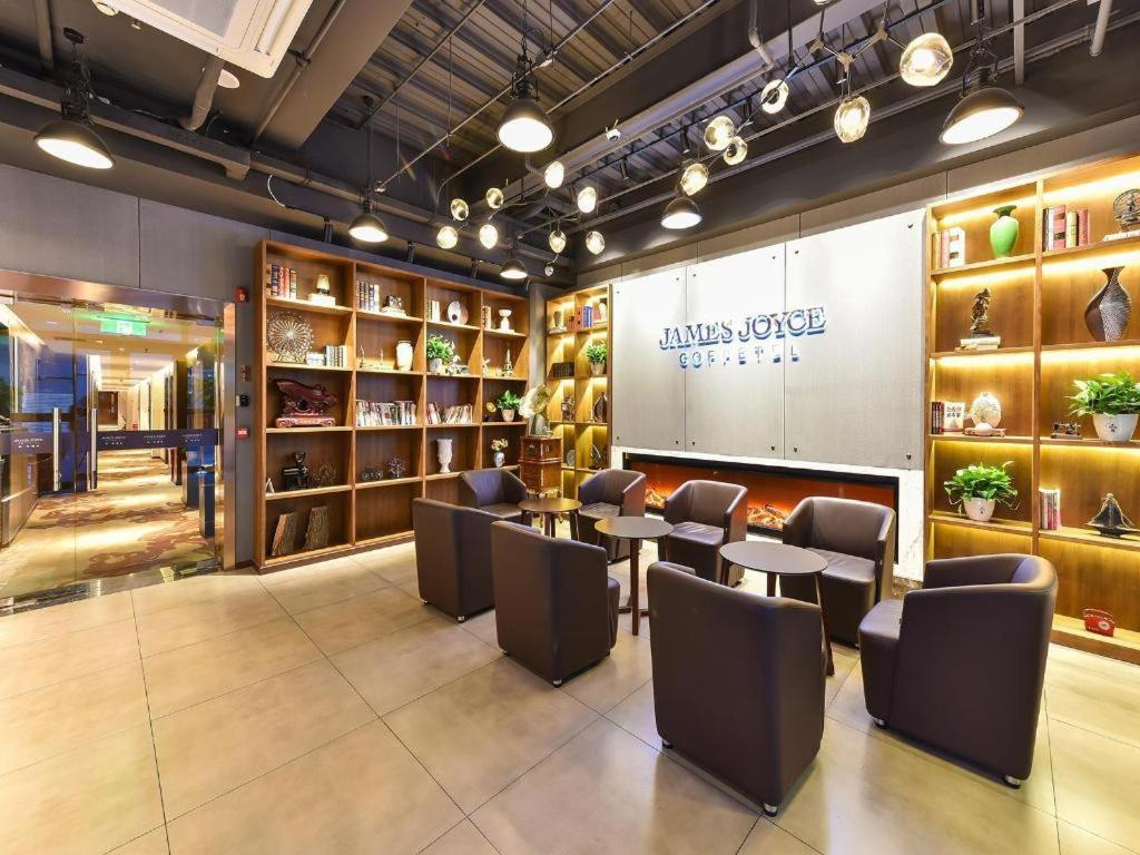 James Joyce Coffetel (Beijing South Railway Station Yongdingmenwai Subway Station)