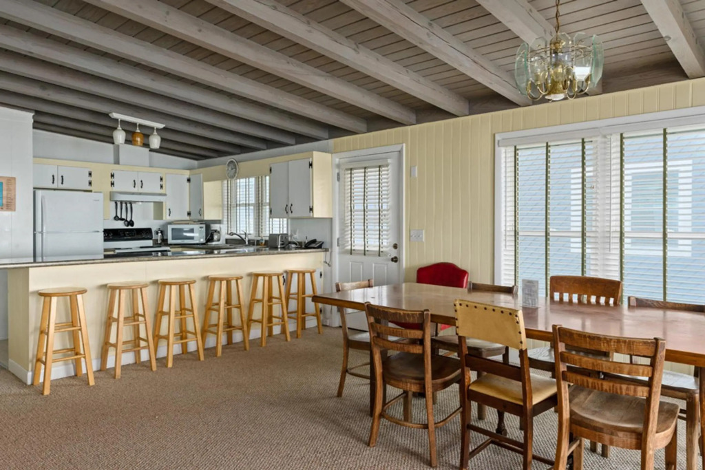 Admirals Quarters by Oak Island Accommodations