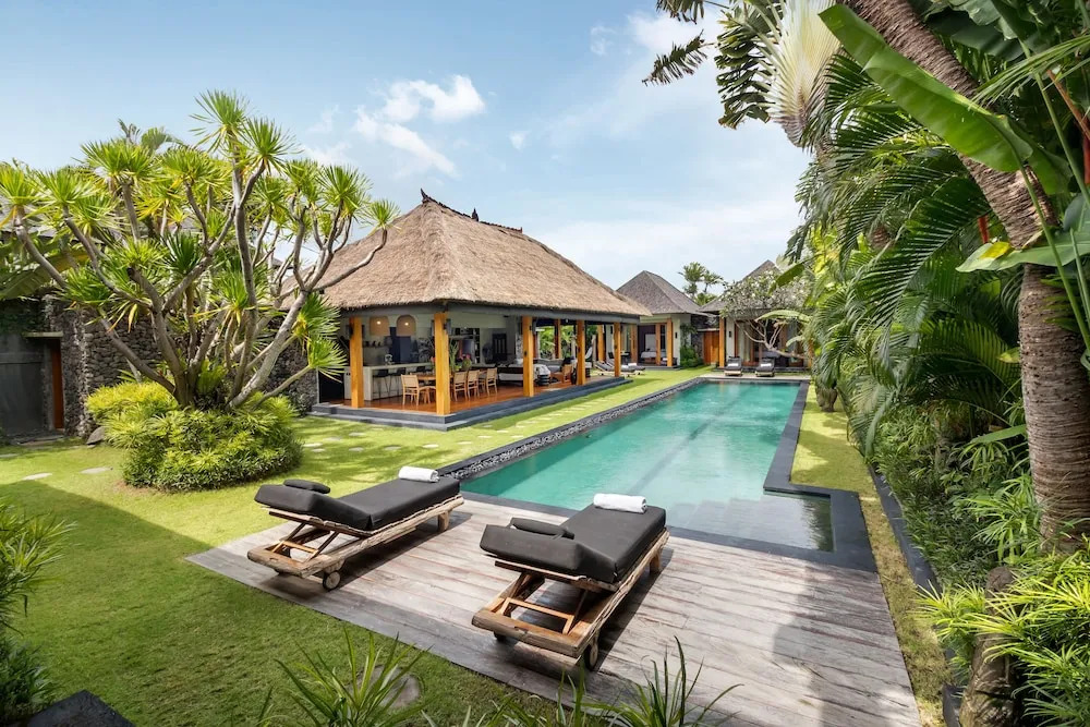 Villa Wolfe by Villa Finder