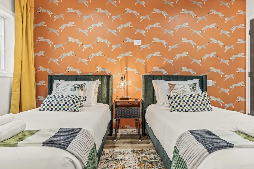 Charming Historic Gem Heart of Philly 2B