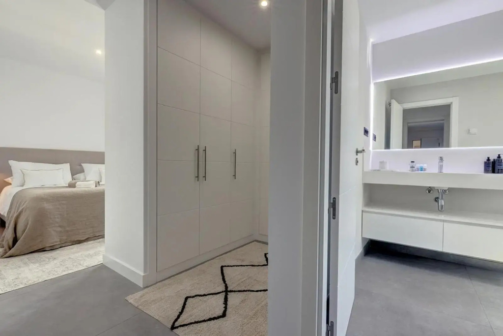 Brand New, Elegant Three Bed Apartment