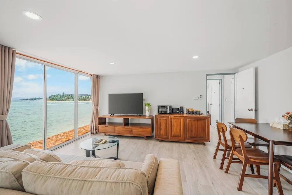 Room-escape Beach Front Cottage - 2 bed