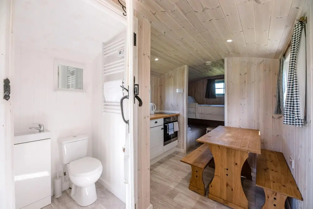 Honeysuckle Farm Hut 6 - Suffolk Farm Holidays