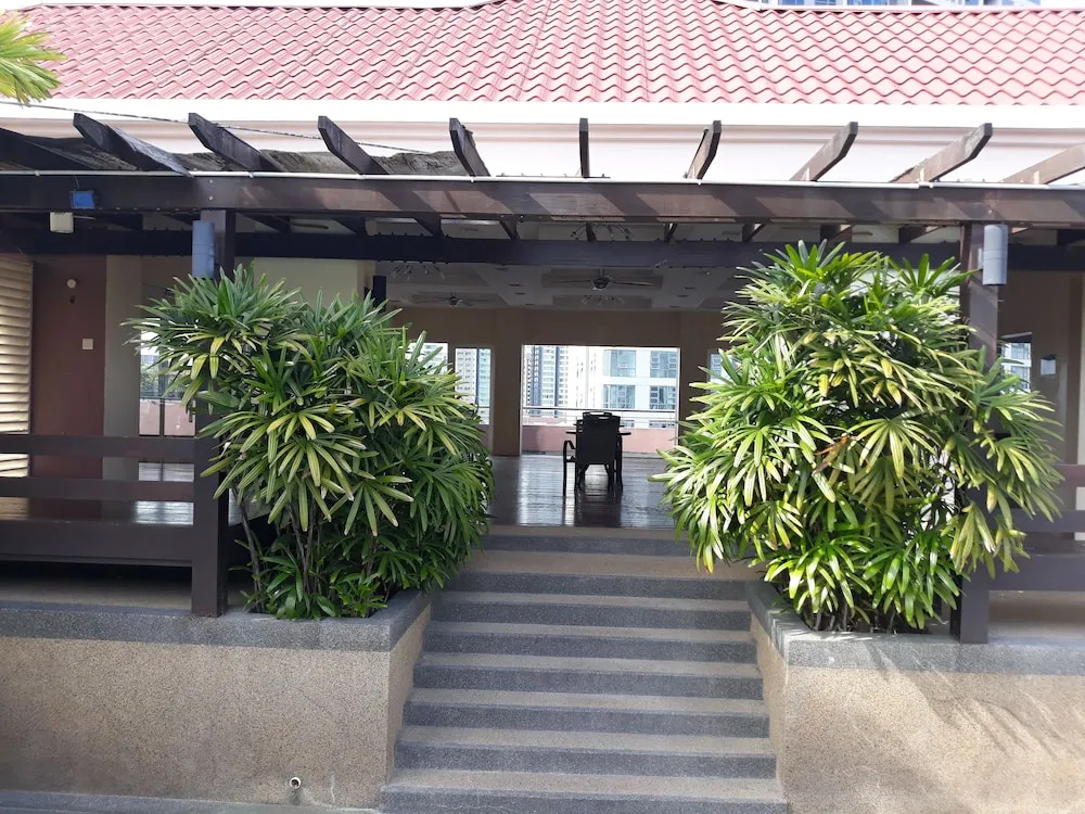 Studio Suite at Casa Mutiara 5 mins walk to LRT, Jalan Alor and Bukit Bintang