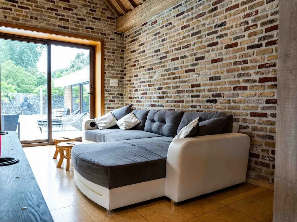 Villa With Swimming Pool in Erembodegem