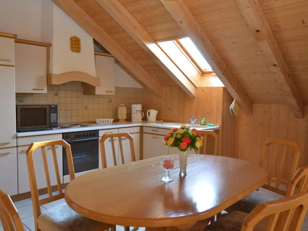 Cushy Apartment with Hot Tub, Sauna, Solarium, BBQ, Balcony