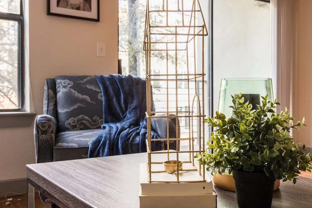 1 BR Apt near Dining Shopping Nightlife by Frontdesk