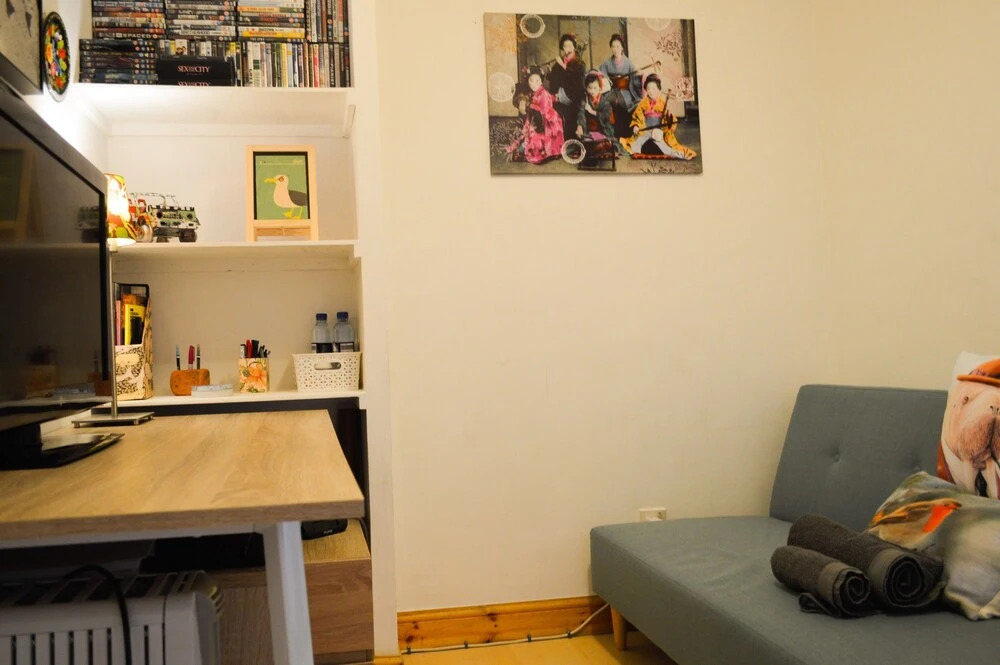 Colourful 2 Bedrooms Apartment Near Leith Walk