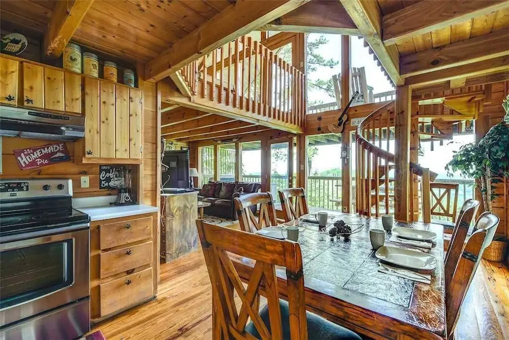 Solid Gold 1 Bedroom Home with Hot Tub