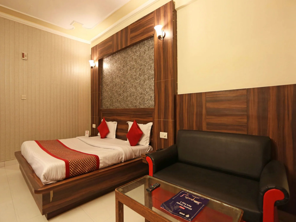 OYO 7358 Hotel Jagdish Residency