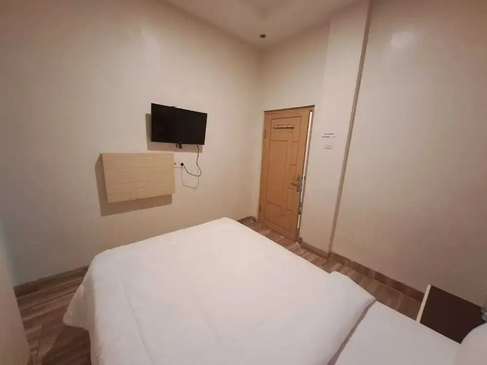 OYO 92944 Luna Guest House