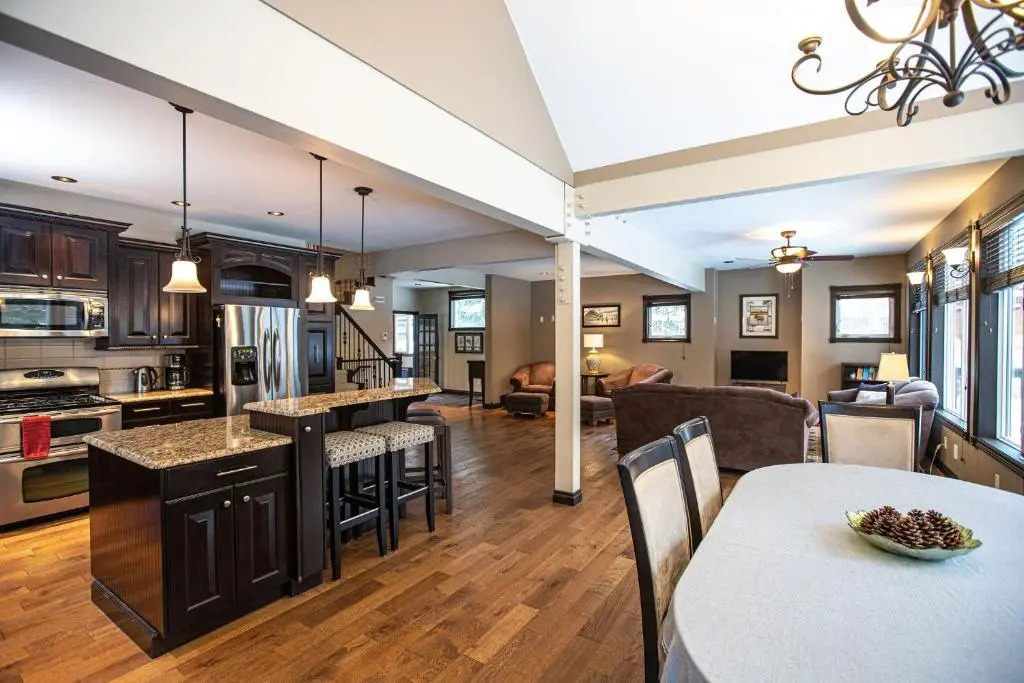 Mountain Gateway by Revelstoke Vacations