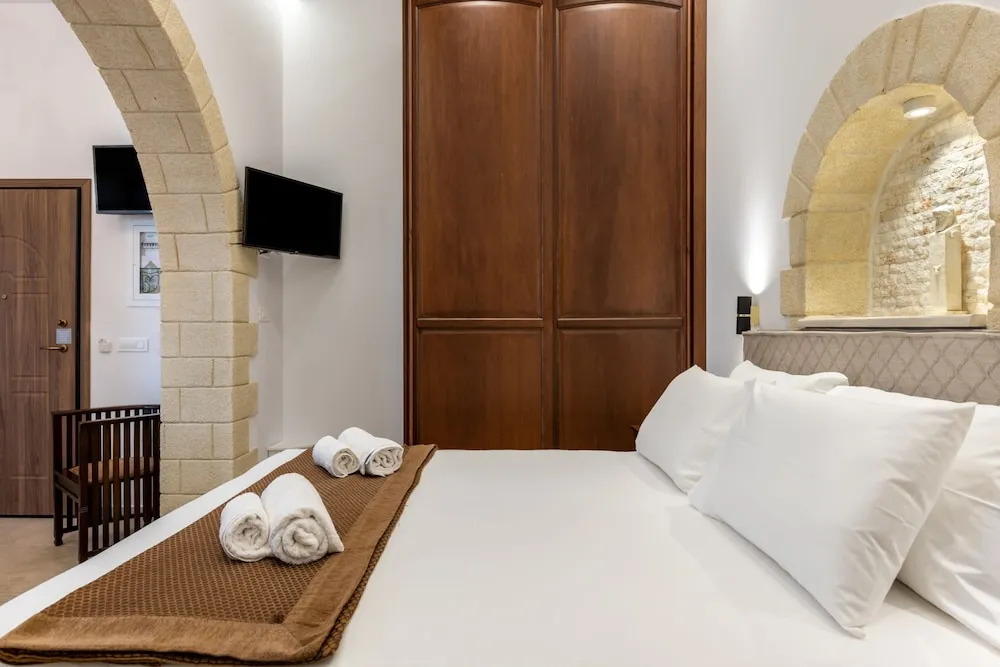 The Owl House near Chania City Centre
