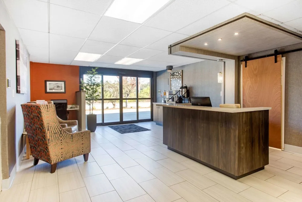 Country Hearth Inn & Suites - Columbia