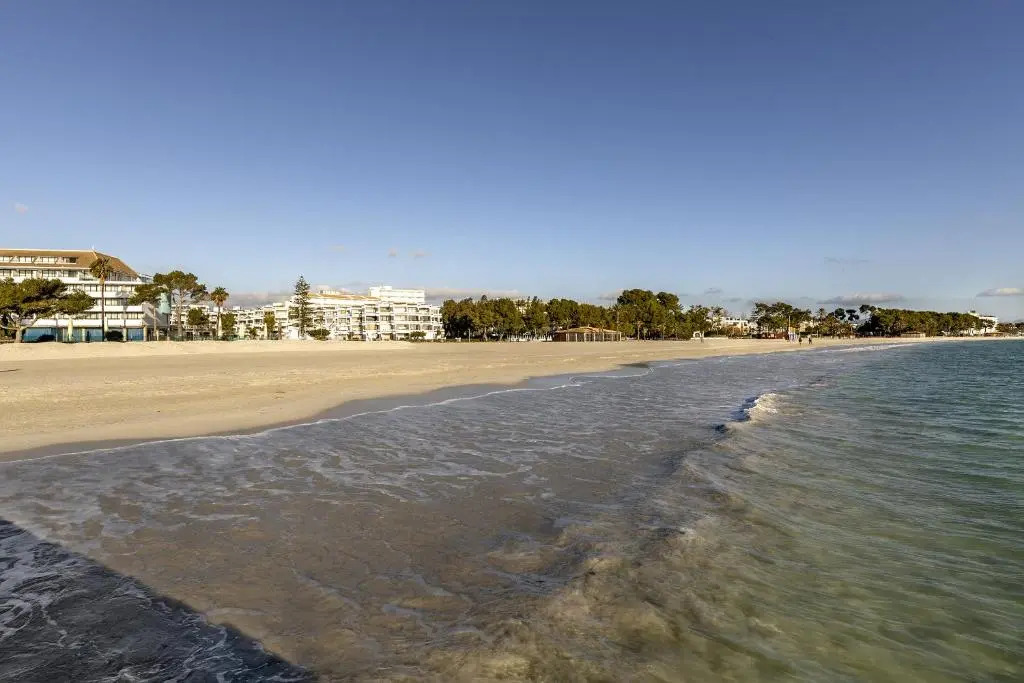 Beachfront apartment in Alcudia beach CB 3
