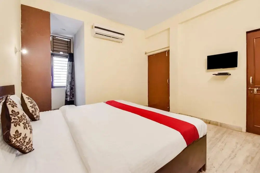Hotel Shree Sumukh by OYO Rooms