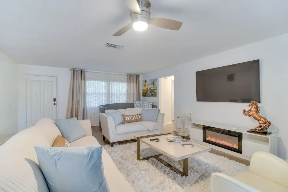 Largo House w/ Backyard Oasis & Proximity to Beach