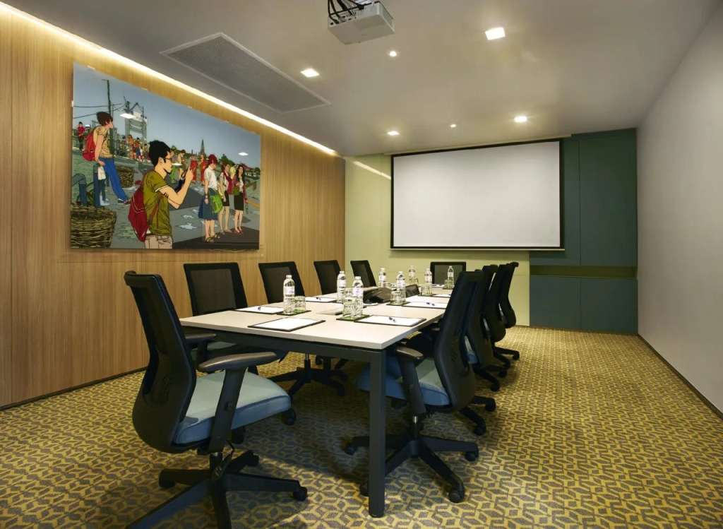 Отель Holiday Inn Express Bangkok Sathorn